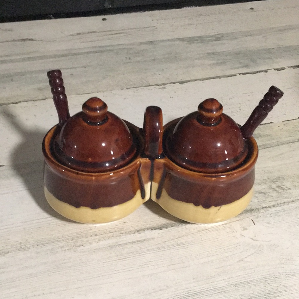 Condiment holder w/lids.  2 compartment made together brown/cream. Vintage
